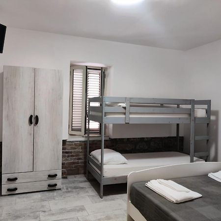 B&B Dell'Infopoint-La Via Silente 卡斯泰诺福奇伦托 外观 照片