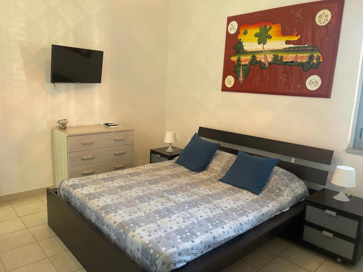 B&B Dell'Infopoint-La Via Silente 卡斯泰诺福奇伦托 外观 照片