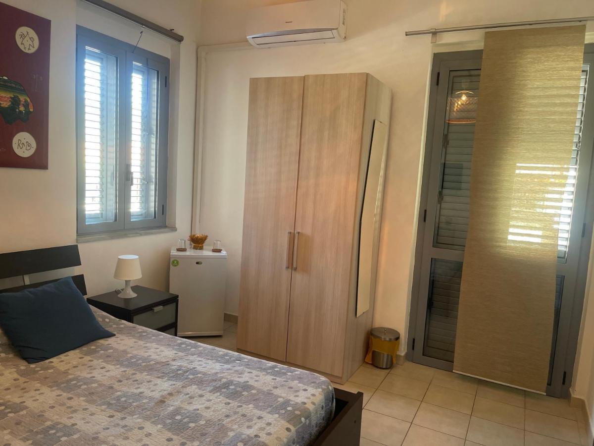 B&B Dell'Infopoint-La Via Silente 卡斯泰诺福奇伦托 外观 照片