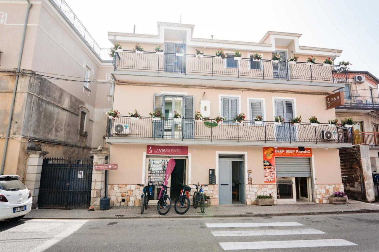 B&B Dell'Infopoint-La Via Silente 卡斯泰诺福奇伦托 外观 照片