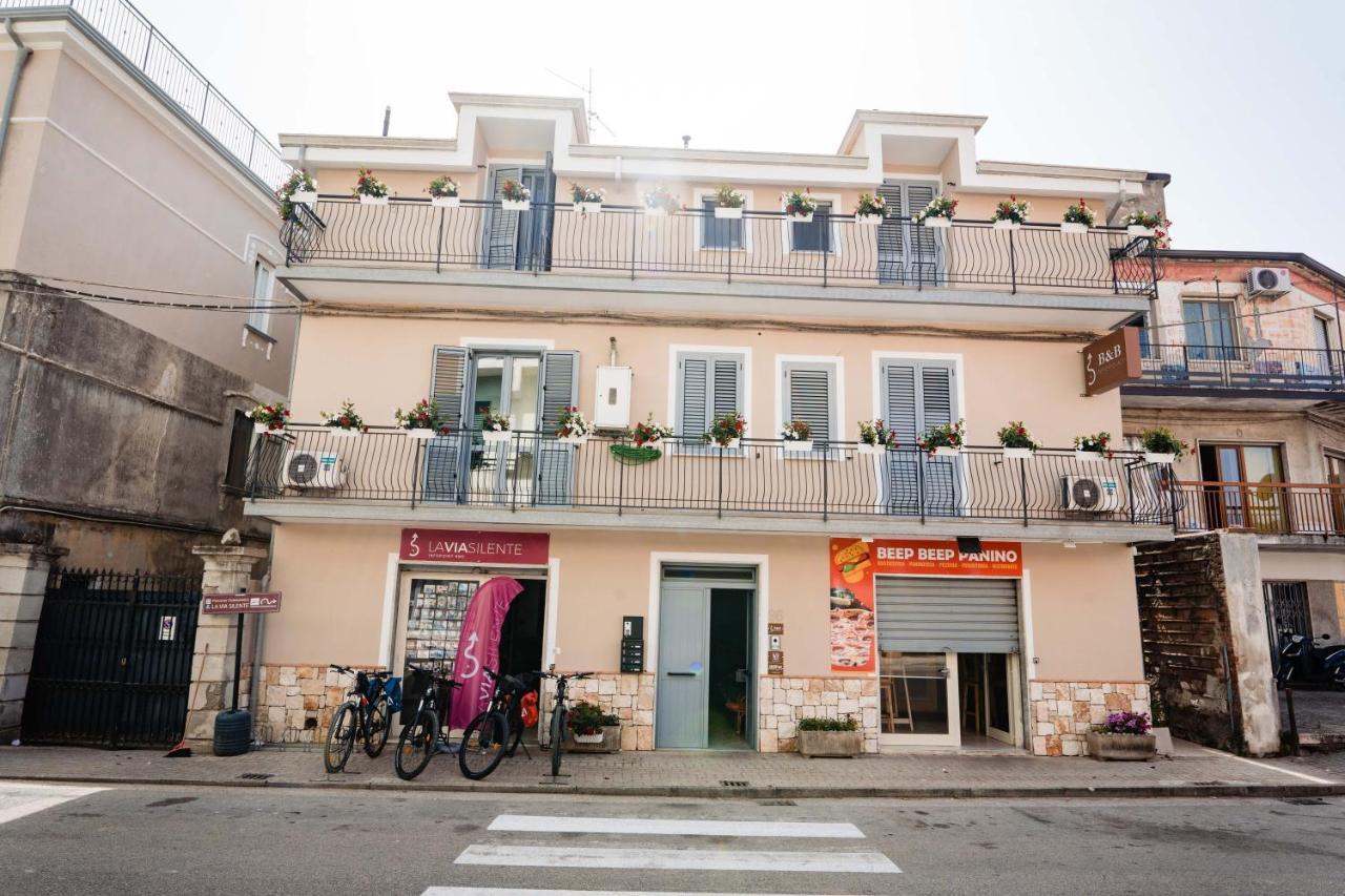 B&B Dell'Infopoint-La Via Silente 卡斯泰诺福奇伦托 外观 照片